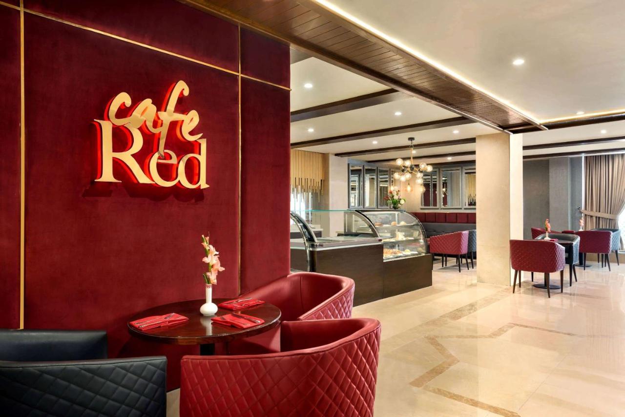 Ramada By Wyndham Lahore Gulberg II Hotell Exteriör bild