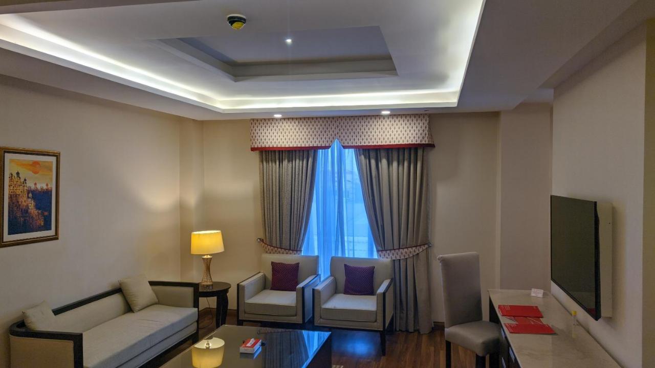 Ramada By Wyndham Lahore Gulberg II Hotell Exteriör bild