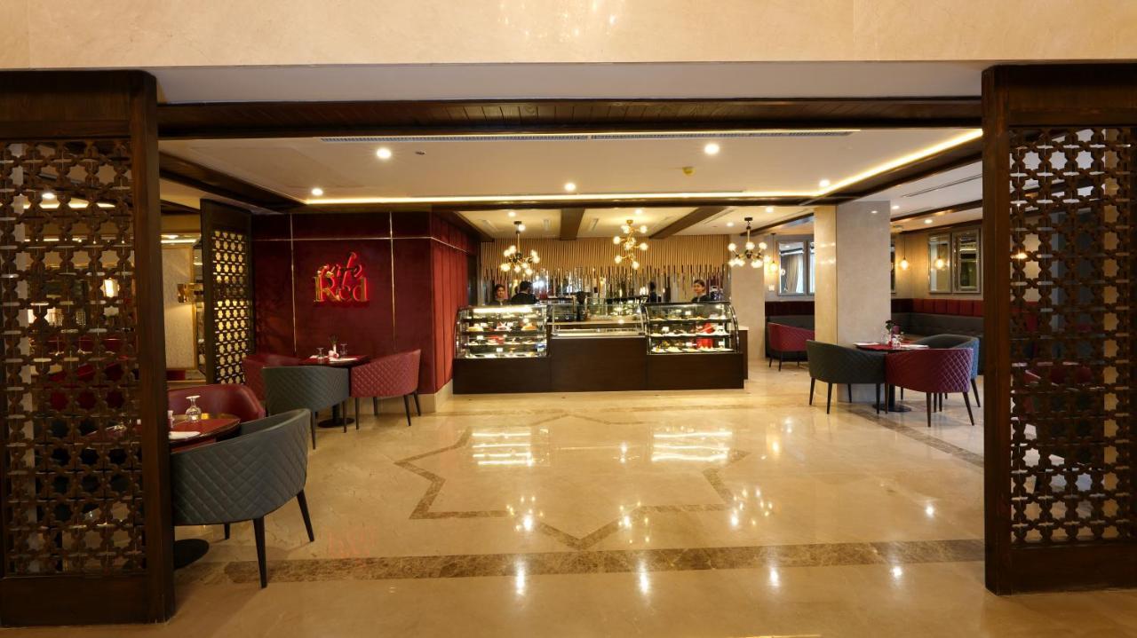 Ramada By Wyndham Lahore Gulberg II Hotell Exteriör bild