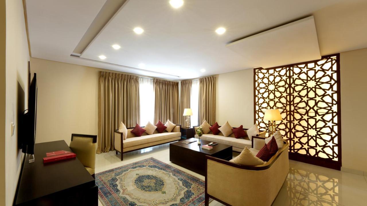 Ramada By Wyndham Lahore Gulberg II Hotell Exteriör bild